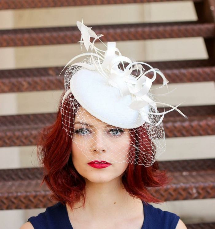 Les chapeaux de mariage pour femme : élégance et style pour une journée mémorable