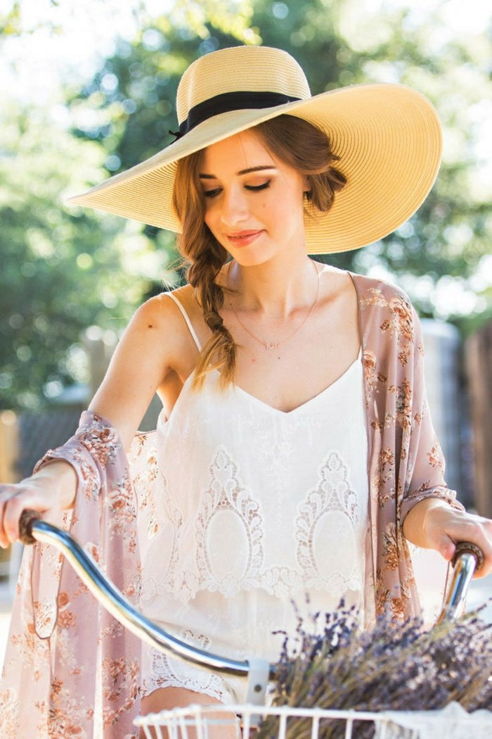 Les chapeaux d'été pour femme : Comment choisir le bon accessoire pour votre look estival ?
