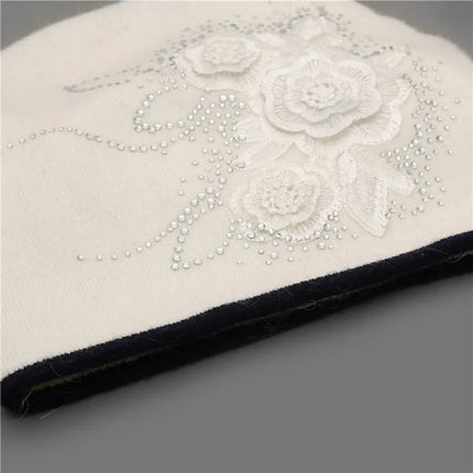 Bonnet en laine avec pompon pour femme : look hivernal tendance - Gris - Ajustable (du 54 au 59) | La boutique du chapeau