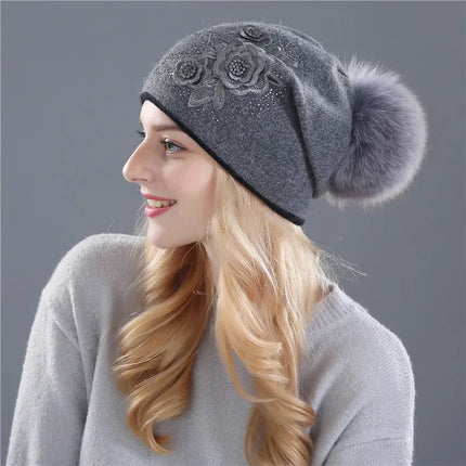Bonnet en laine avec pompon pour femme : look hivernal tendance - Gris - Ajustable (du 54 au 59) | La boutique du chapeau