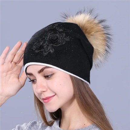 Bonnet en laine avec pompon pour femme : look hivernal tendance - Noir 2 - Ajustable (du 54 au 59) | La boutique du chapeau