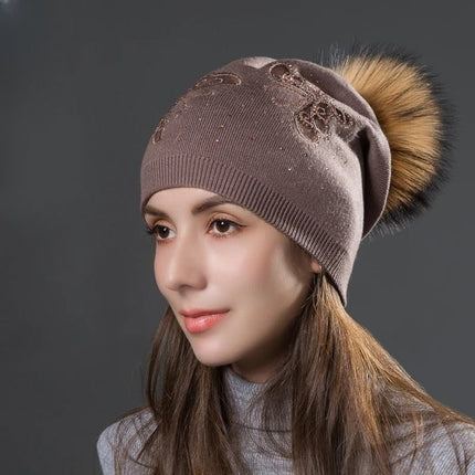 Bonnet femme en laine avec pompon et strass - Blanc 2 - Ajustable (du 54 au 59) | La boutique du chapeau