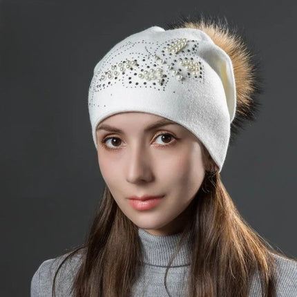Bonnet femme en laine avec pompon et strass - Blanc 2 - Ajustable (du 54 au 59) | La boutique du chapeau