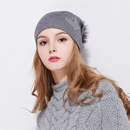 Bonnet femme en laine brodé en strass - Gris - Ajustable (du 54 au 59) | La boutique du chapeau