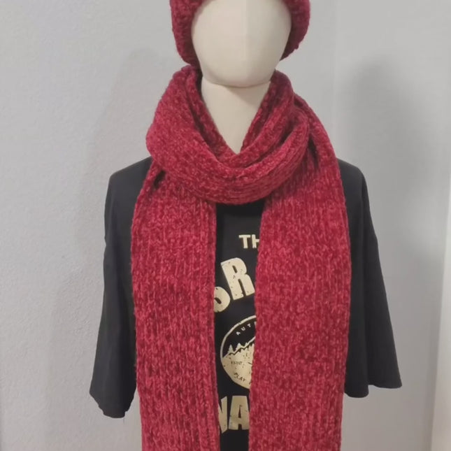 Ensemble bonnet et écharpe en laine tricotée
